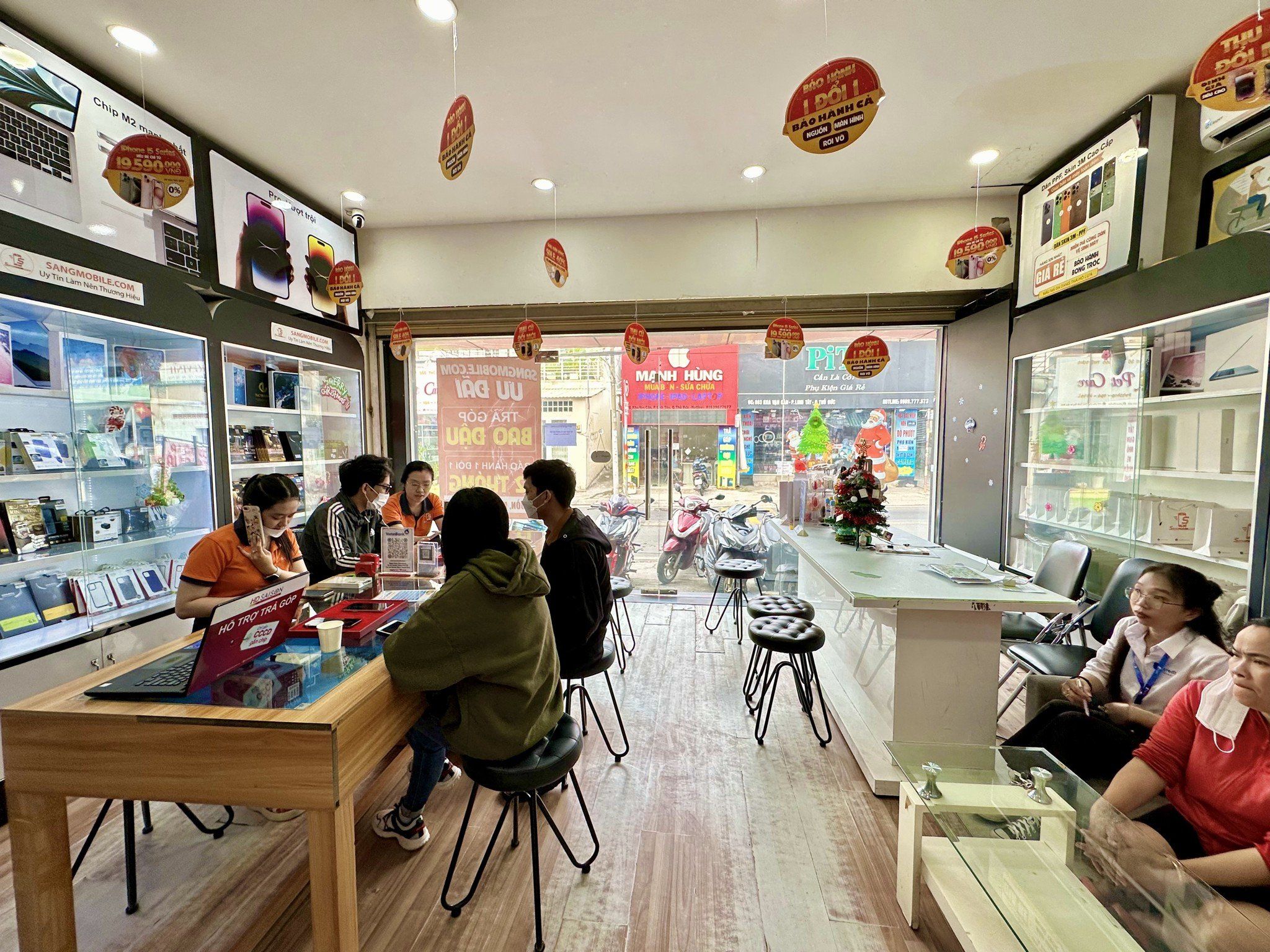 Thi công shop điện thoại uy tín tại Đà Nẵng