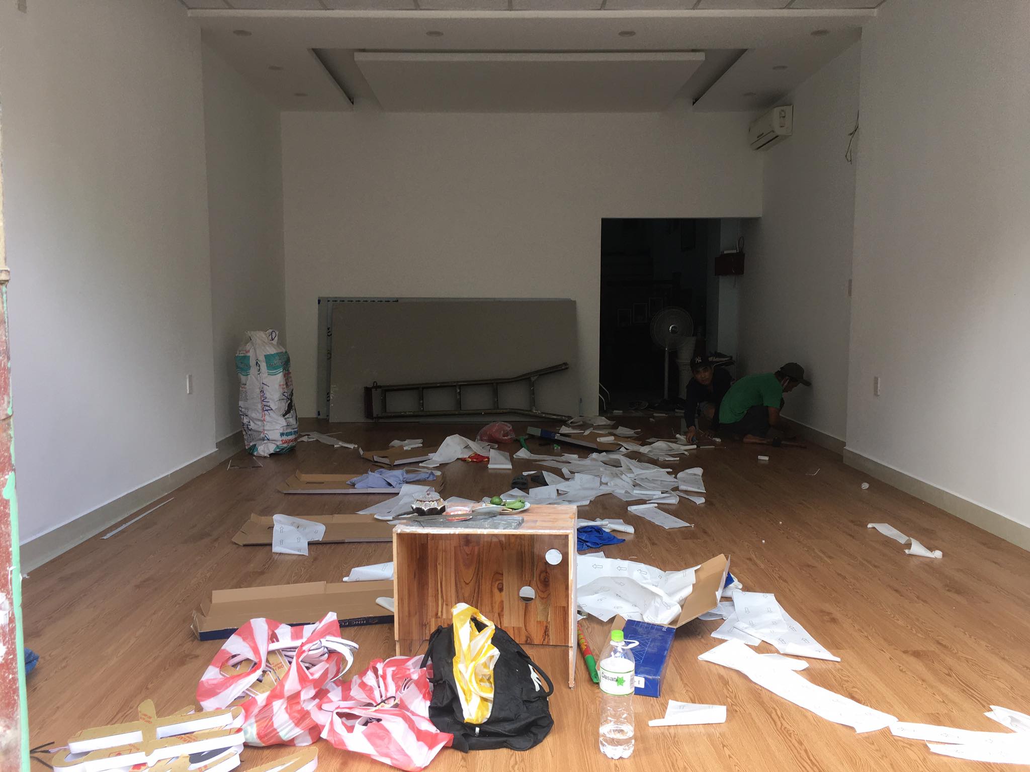 Quá trình thi công showroom shop cửa hàng tại Hội An Quá trình thi công showroom shop cửa hàng tại Hội An