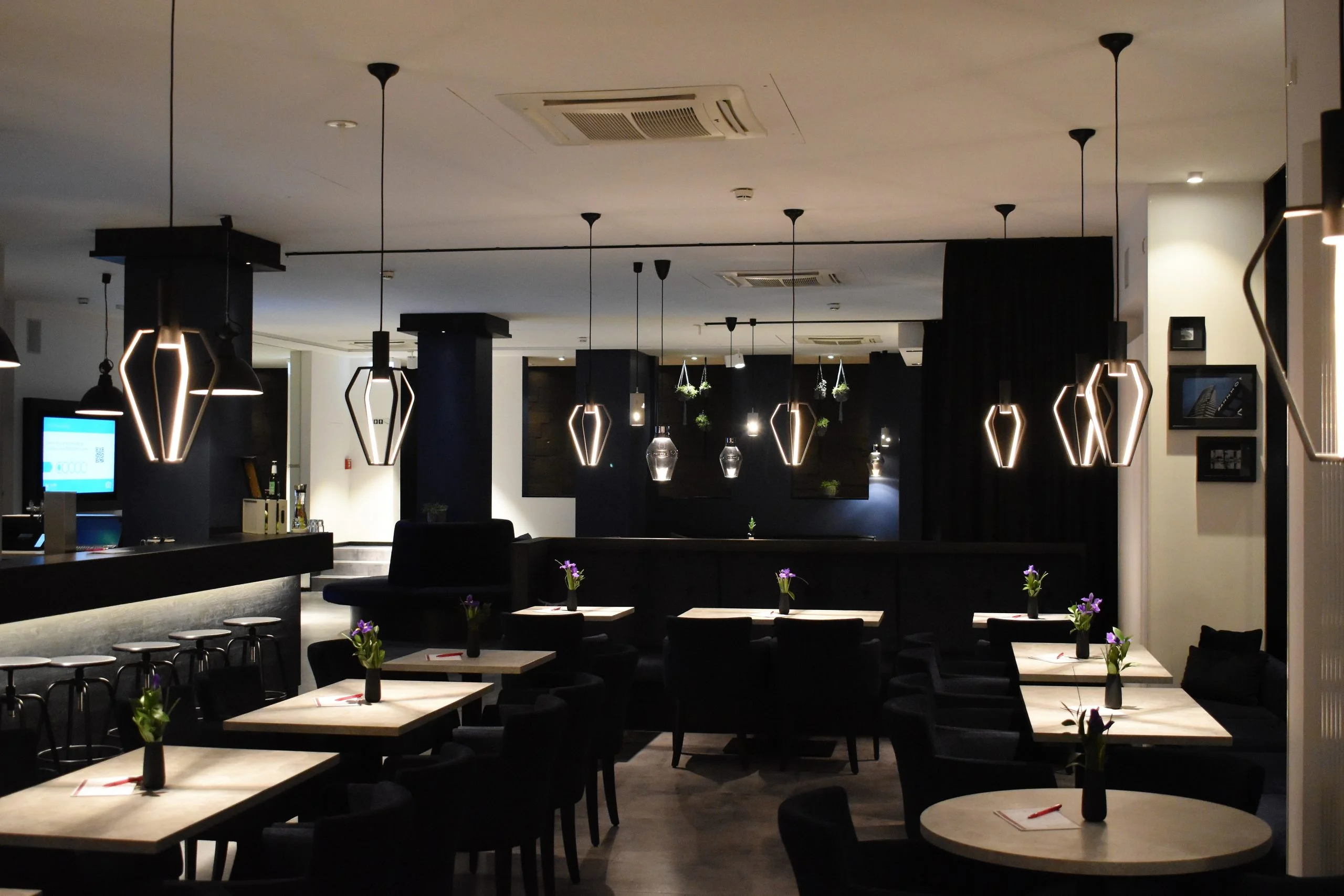 pexels waldemar brandt 2290070 scaled 2 - Cải tạo nhà ở thành không gian quán cafe tại Đà Nẵng.