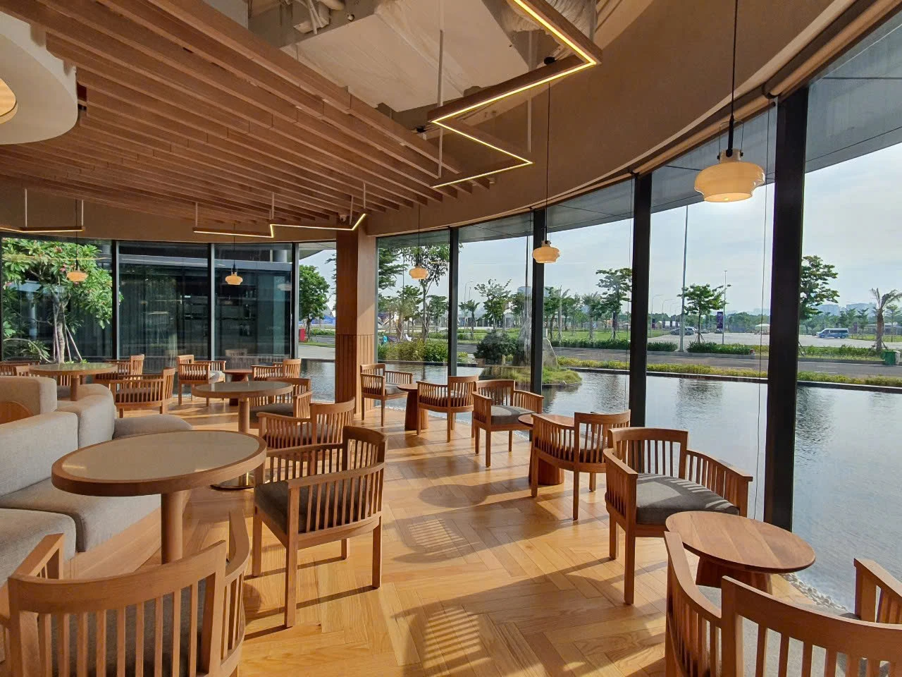 mẫu quán cafe sang trọng 300m2 chỉ 270 triệu ở Vũng Tàu