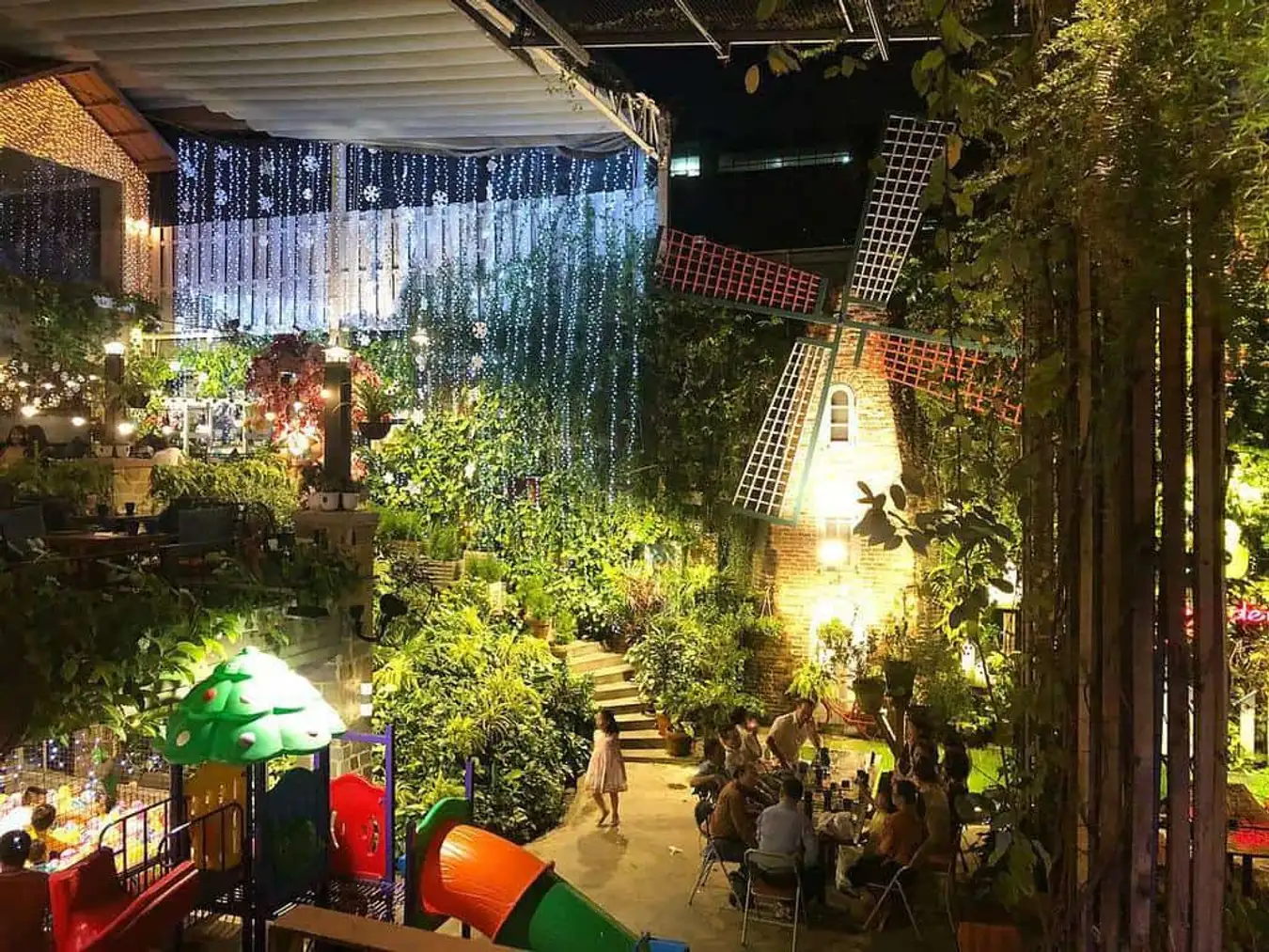 thi công thiết kế quán cafe sân vườn 50m2 chỉ 120 triệu ở Hà Nội