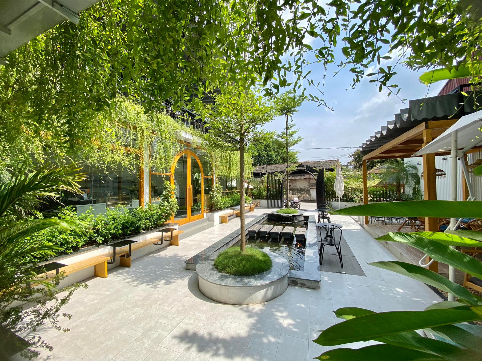 thi công thiết kế quán cafe sân vườn 50m2 chỉ 120 triệu ở Hà Nội