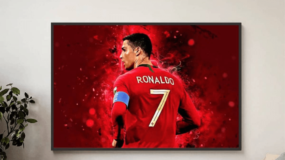 TRANH TREO TƯỜNG CẦU THỦ RONALDO ĐÀ NẴNG HOT 2024 3 Tranh treo tường tráng gương cầu thủ Ronaldo tại quận Sơn Trà