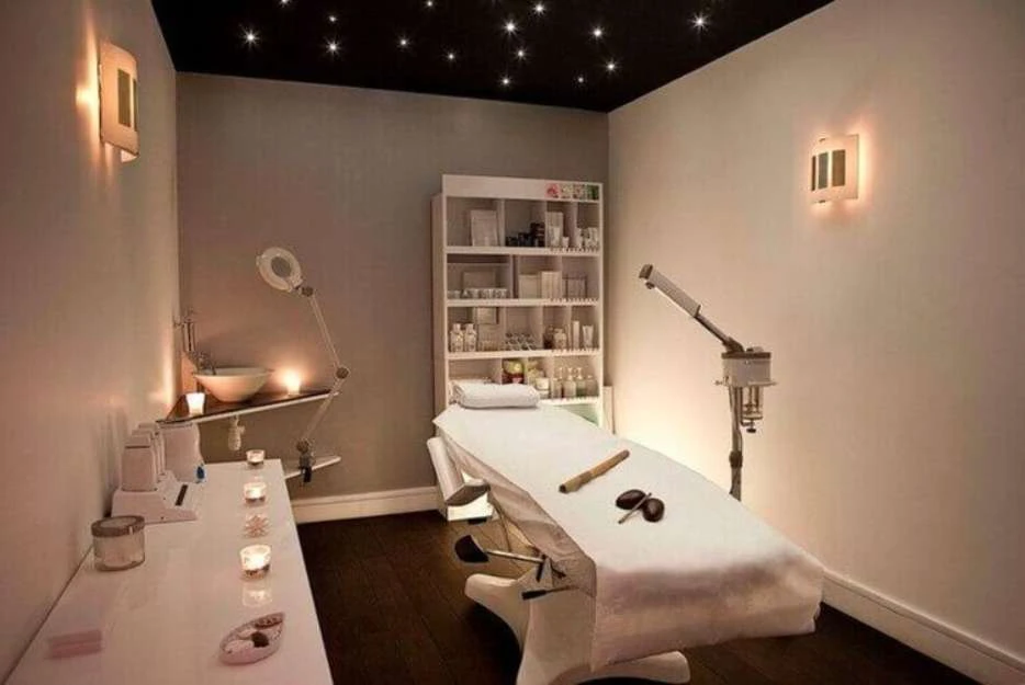 Thiết kế thi công tiệm phun xăm nhỏ Đà Nẵng tone ấm
