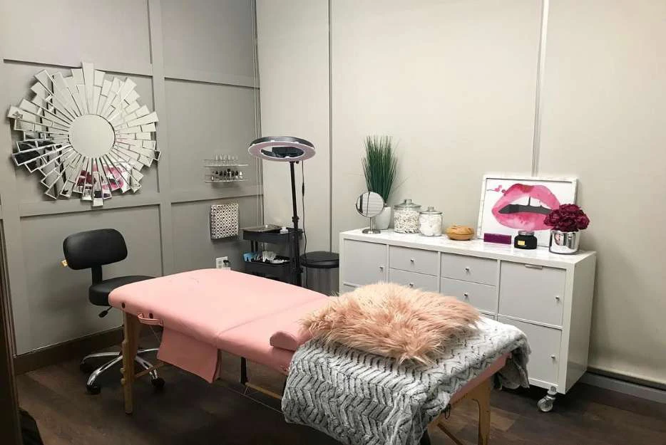 Thiết kế thi công tiệm phun xăm nhỏ Đà Nẵng hiện đại