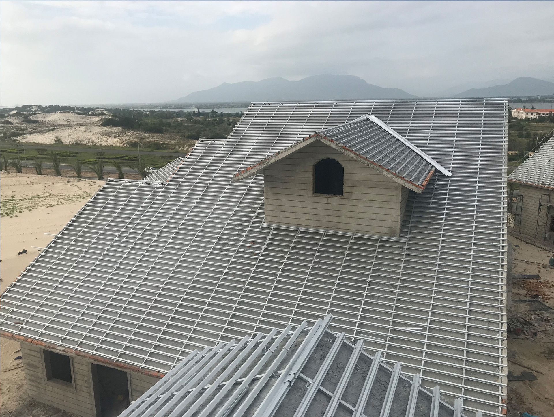 Thi công mái ngói kèo thép Hội An
