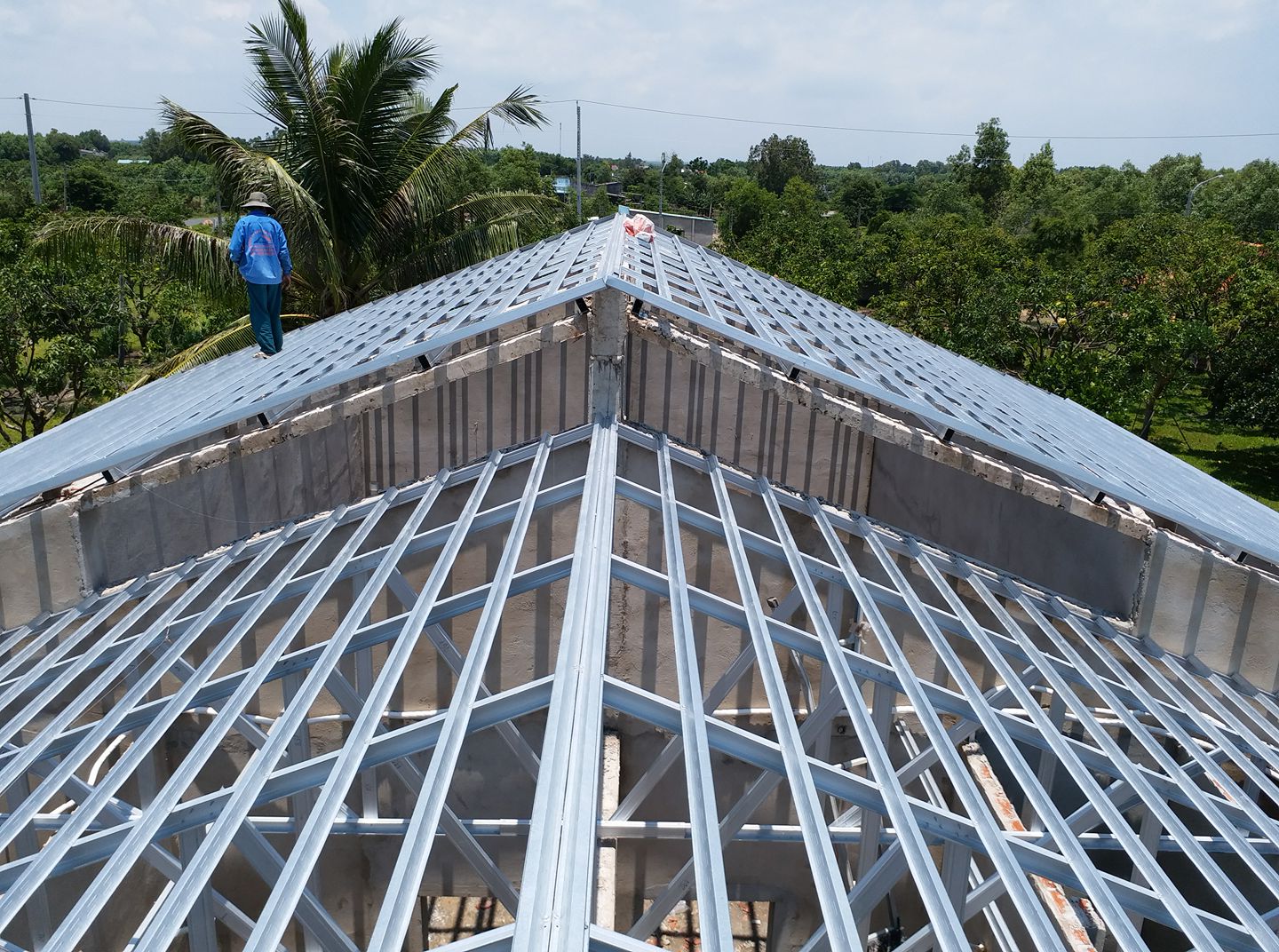 Thi công mái ngói kèo thép Hội An