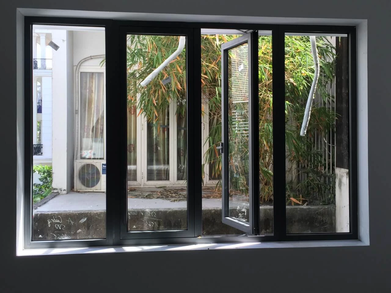 Cửa nhôm bốn cánh đẹp Đà Nẵng