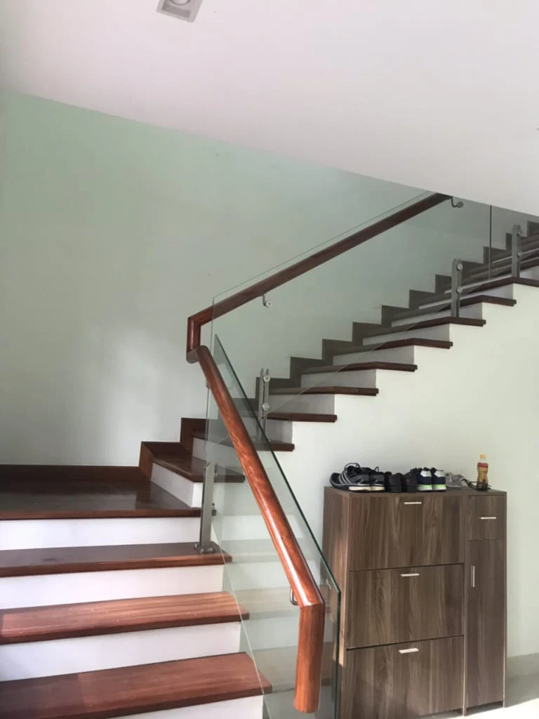 Thi công cầu thang kính Hà Nội