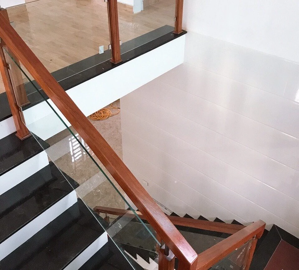 Thi công cầu thang kính Hà Nội