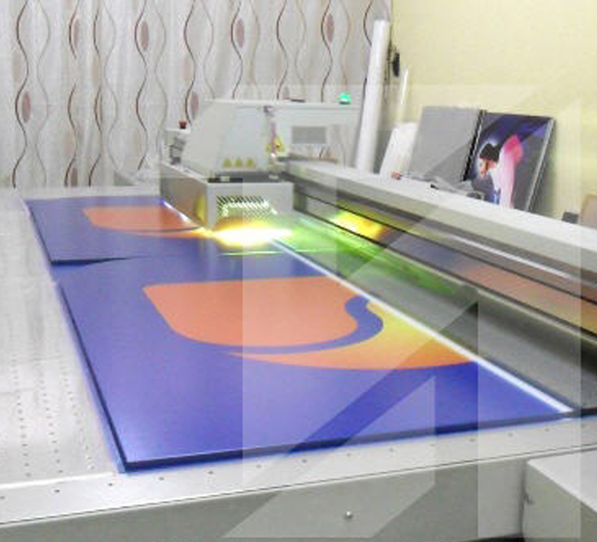 in UV kính decor quán Ninh Bình