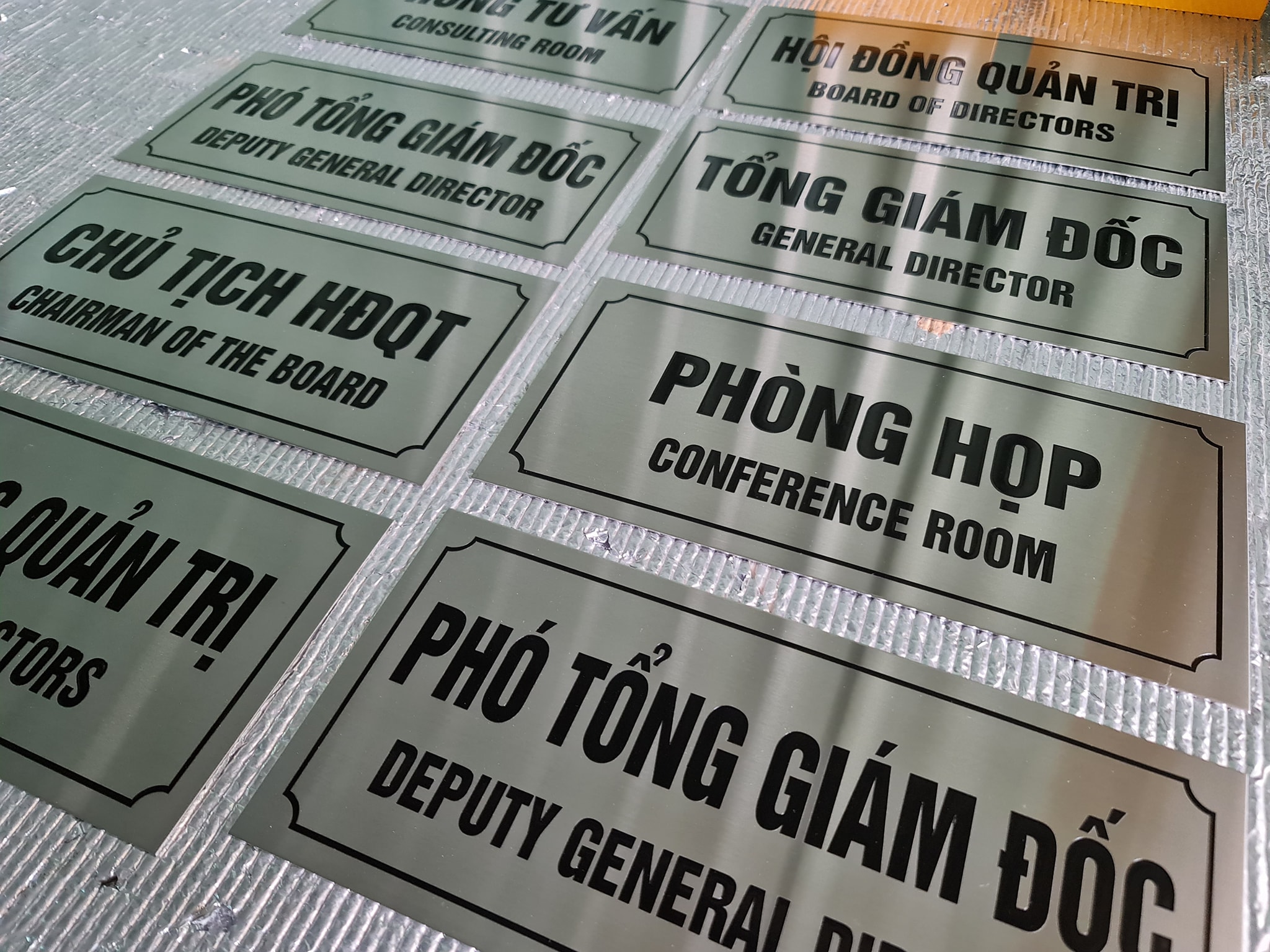 In bảng hiệu inox quán ăn Hải Phòng 2025: Bí quyết thu hút thực khách đầu tiên