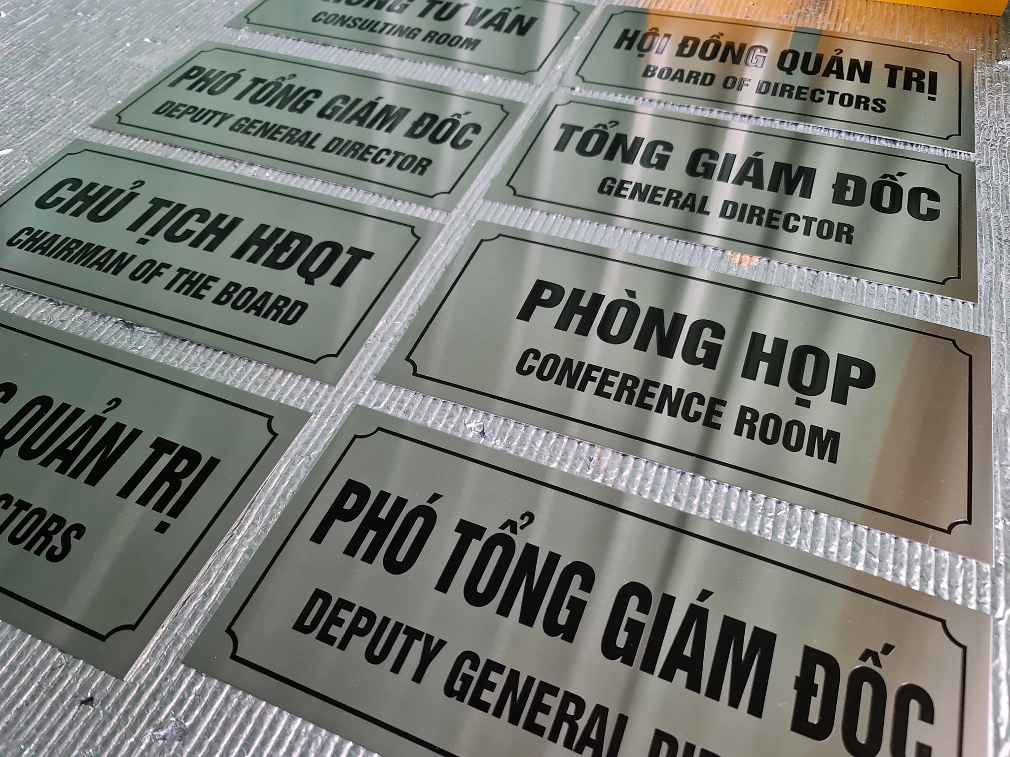 In bảng hiệu inox quán ăn Hải Phòng 2025: Bí quyết thu hút thực khách đầu tiên