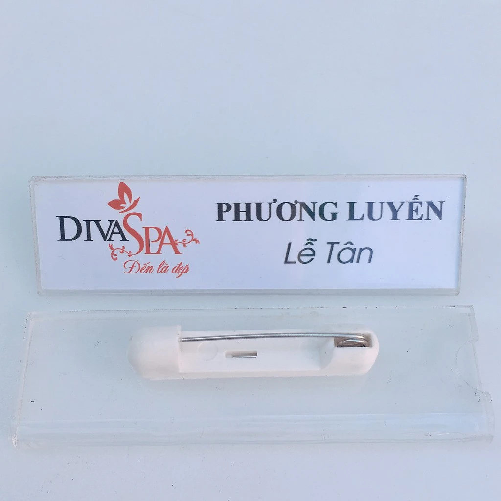 In bảng tên nhân viên mica Quy Nhơn năm 2026 – Lựa chọn hàng đầu của công ty và cửa hàng hiện đại 4 In bảng tên nhân viên mica Quy Nhơn