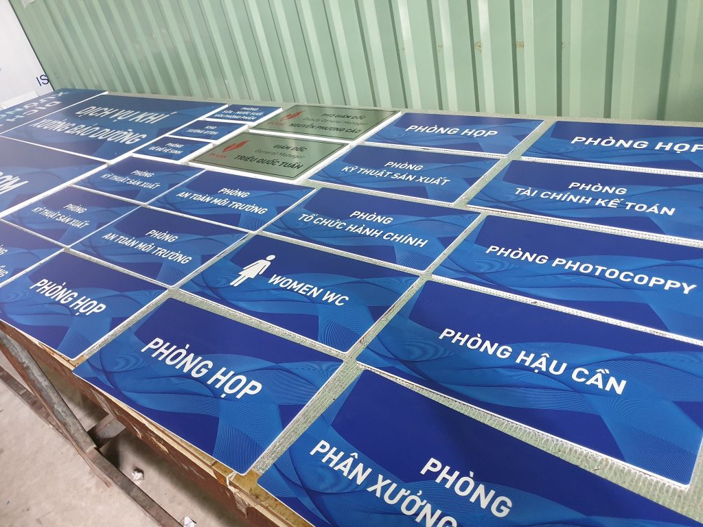 in mica ứng dụng trong biển hiệu phòng ban Đà Nẵng