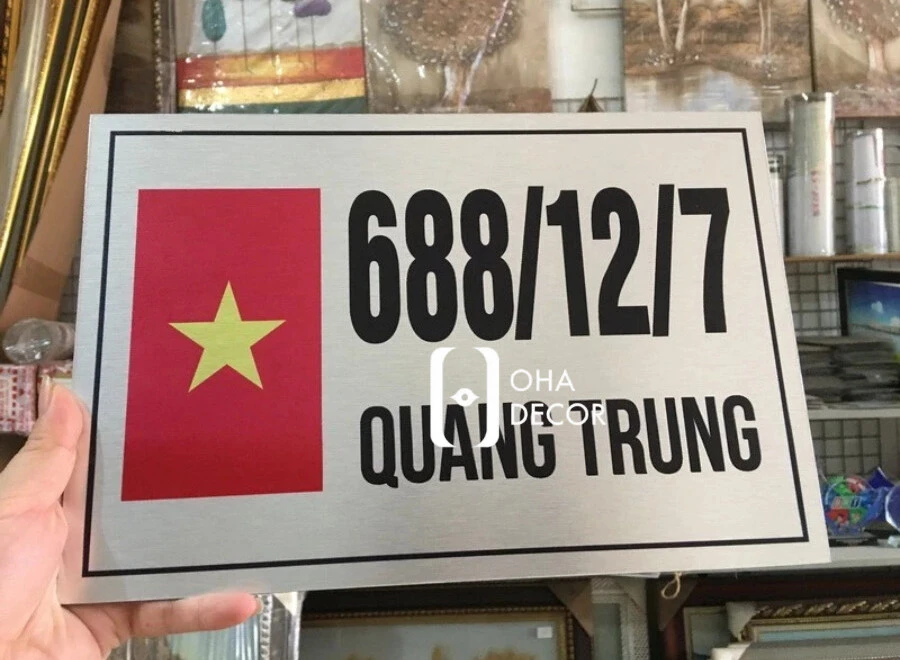 In trên mica biển bảng Ninh Bình – Giải pháp quảng cáo sang trọng, bền đẹp và hiệu quả cho mọi doanh nghiệp 4 In trên mica biển bảng