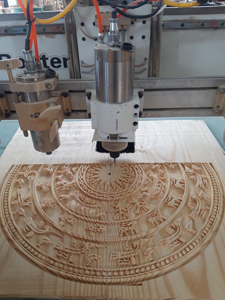 Mô tả: Khắc gỗ CNC theo yêu cầu Đà Nẵng với quy trình bài bản, nhanh chóng Khắc Gỗ CNC Theo Yêu Cầu Đà Nẵng 2025: Cá Nhân Hóa Không Gian Sống