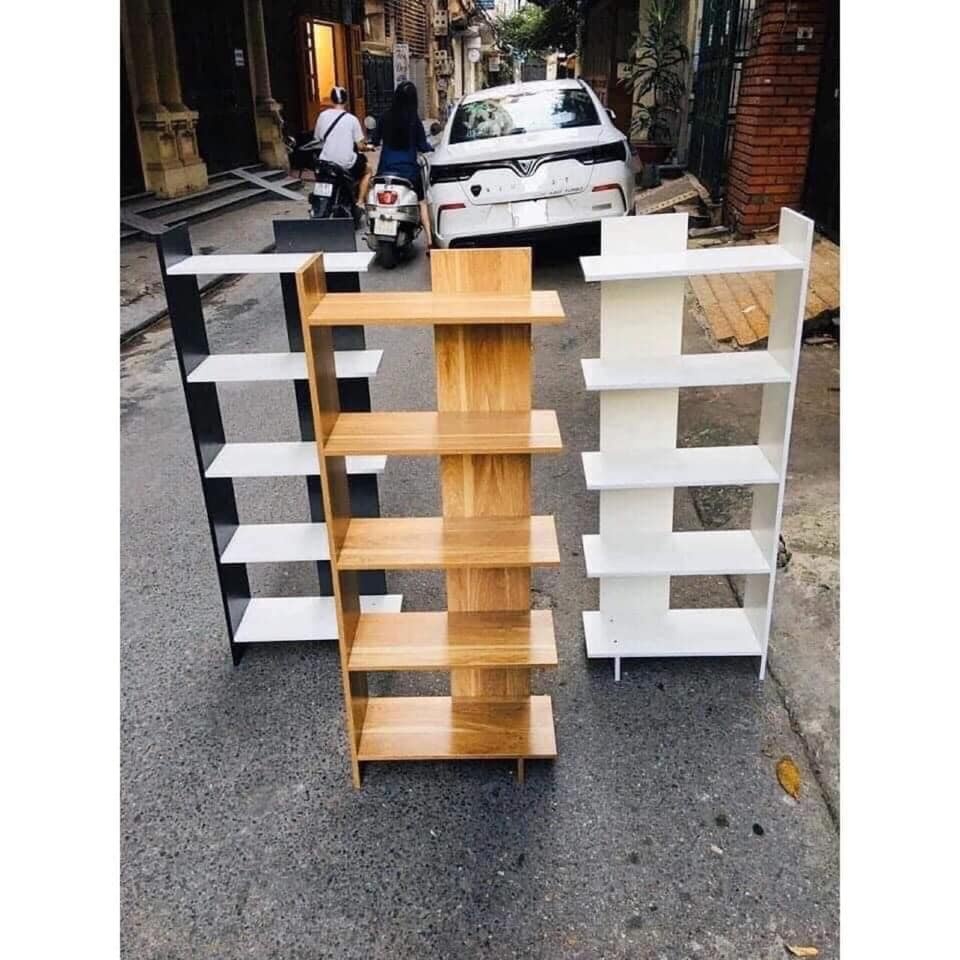 Mô tả: Thi công kệ gỗ TP. Hồ Chí Minh với kệ gỗ MDF lõi xanh chống ẩm, ngăn kéo ray giảm chấn Blum, tay nắm âm và mặt đá nhân tạo sang trọng Thi Công Kệ Gỗ TP. Hồ Chí Minh 2026 Theo Yêu Cầu