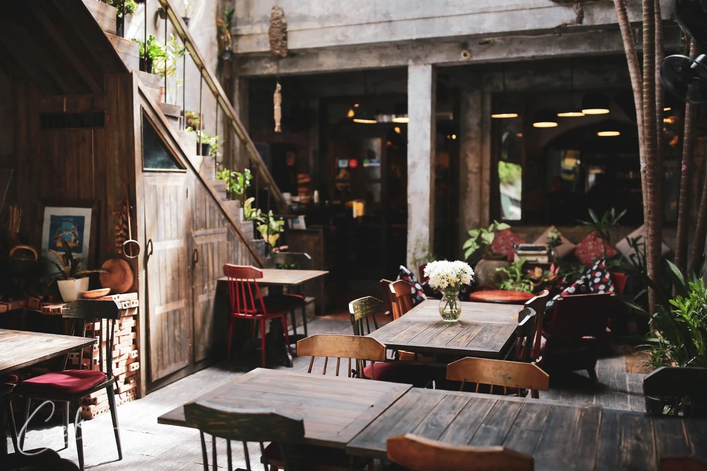 Thi công thiết kế quán cafe Huế năm 2026 – Giải pháp nâng cấp không gian kinh doanh hiệu quả 6 Thi công thiết kế quán cafe Huế năm 2025