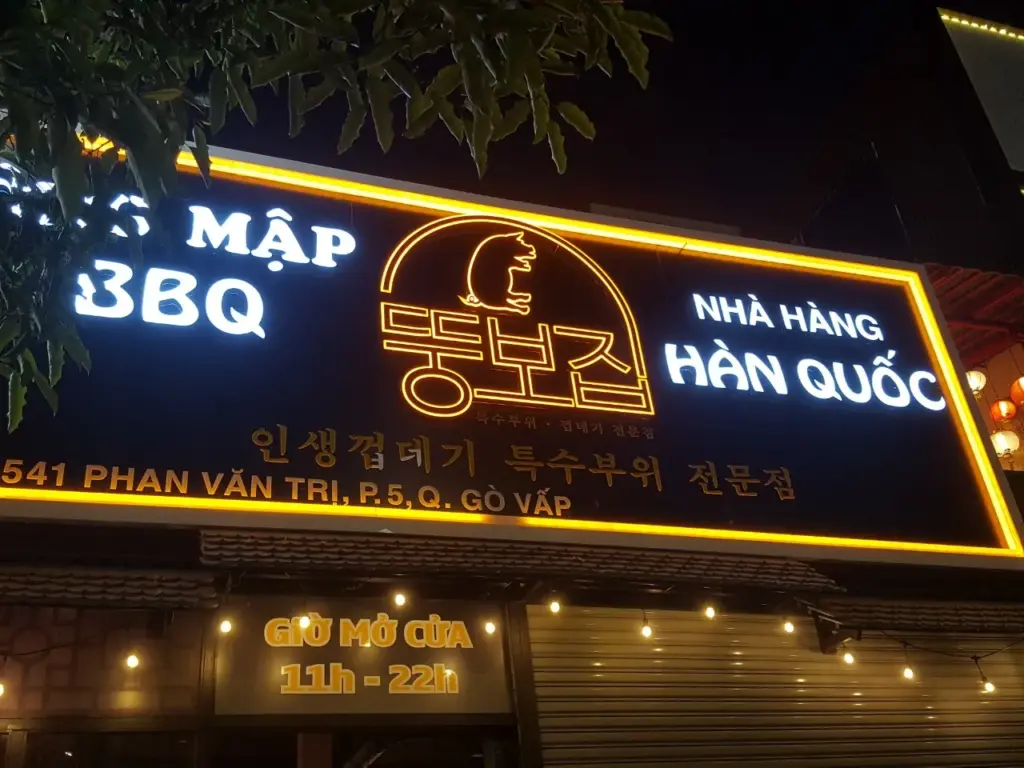 Thiết kế thi công bảng hiệu quảng cáo HCM - Giải pháp chuyên nghiệp, trọn gói từ Oha Decor 1 Thiết kế thi công bảng hiệu quảng cáo HCM