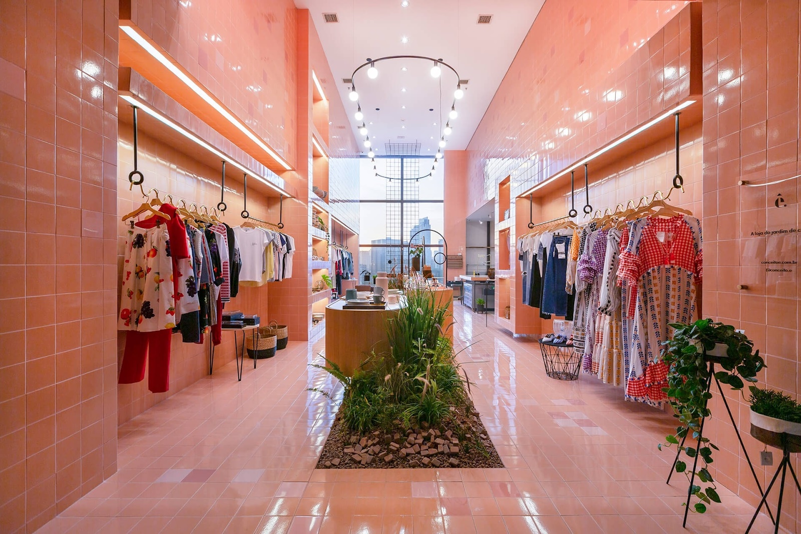 Thiết kế thi công shop quần áo mẹ và bé Đà Nẵng