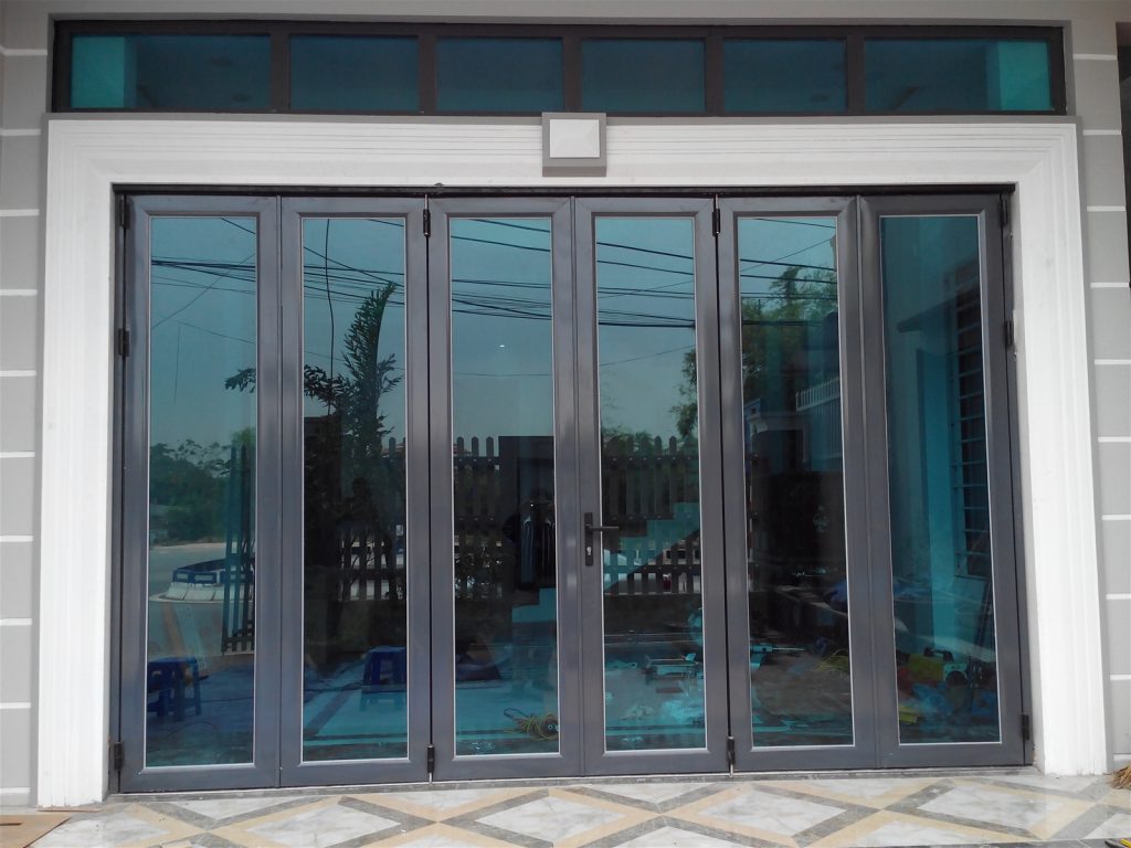 Cửa nhôm kính Xingfa và cửa nhôm thông thường