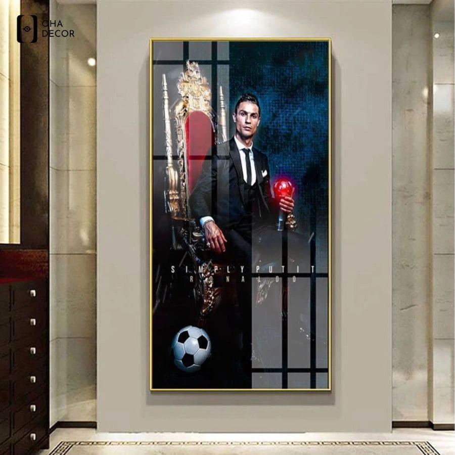 5 mẫu tranh tráng gương Ronaldo tặng con cực truyền cảm hứng tại Tuyên Quang 3 Hình ảnh Ronaldo lịch lãm trong bộ vest đen quyền lực mang đậm khí chất của một "nhà vua" bóng đá