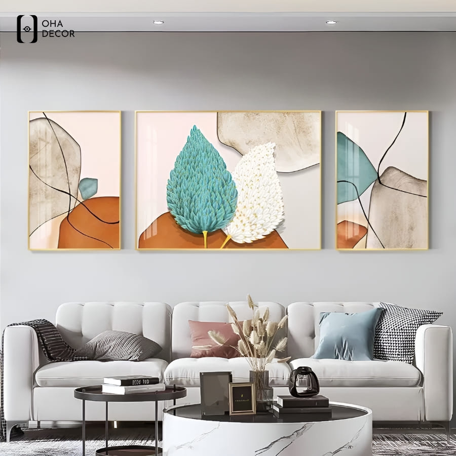 Treo tranh bộ 3 tấm phòng khách vĩnh long phía sau sofa giúp tạo bố cục cân bằng