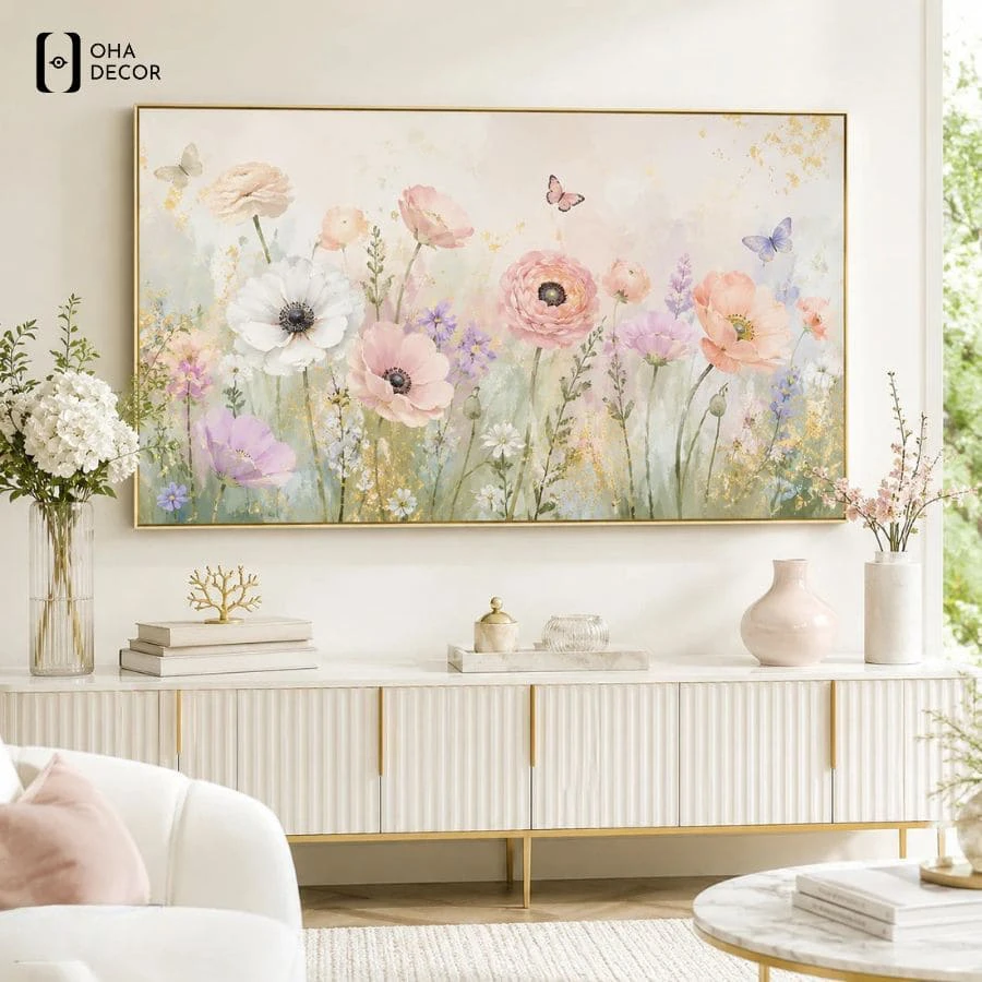 Phối màu tường trắng giúp mẫu tranh hoa nhẹ nhàng vĩnh long thêm rực rỡ và nổi bật