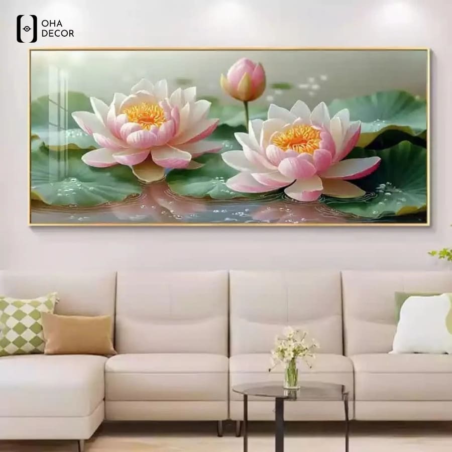 Sảnh chờ cân đối hơn nhờ vị trí treo hợp lý của tranh hoa sen spa thuận an