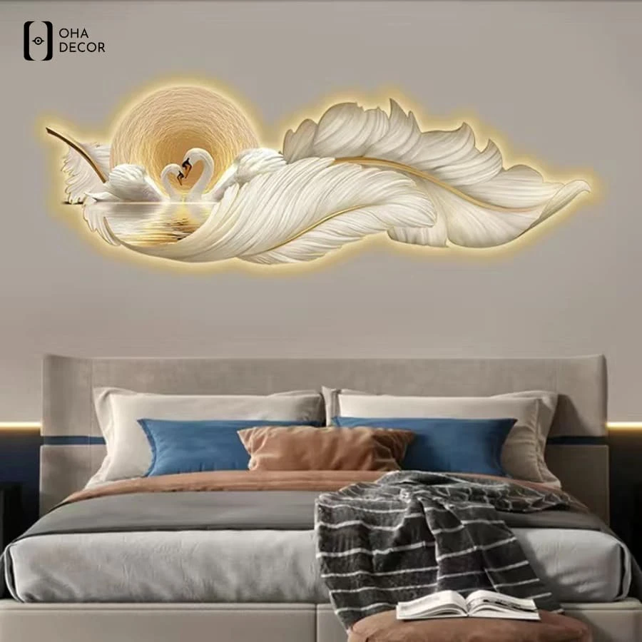 Độ bền vượt trội cùng thời gian với tranh treo đầu giường lông vũ viền led long xuyên